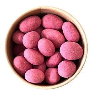 Mandle v bílé čokoládě a malinovém prášku Množství:: 1 Kg